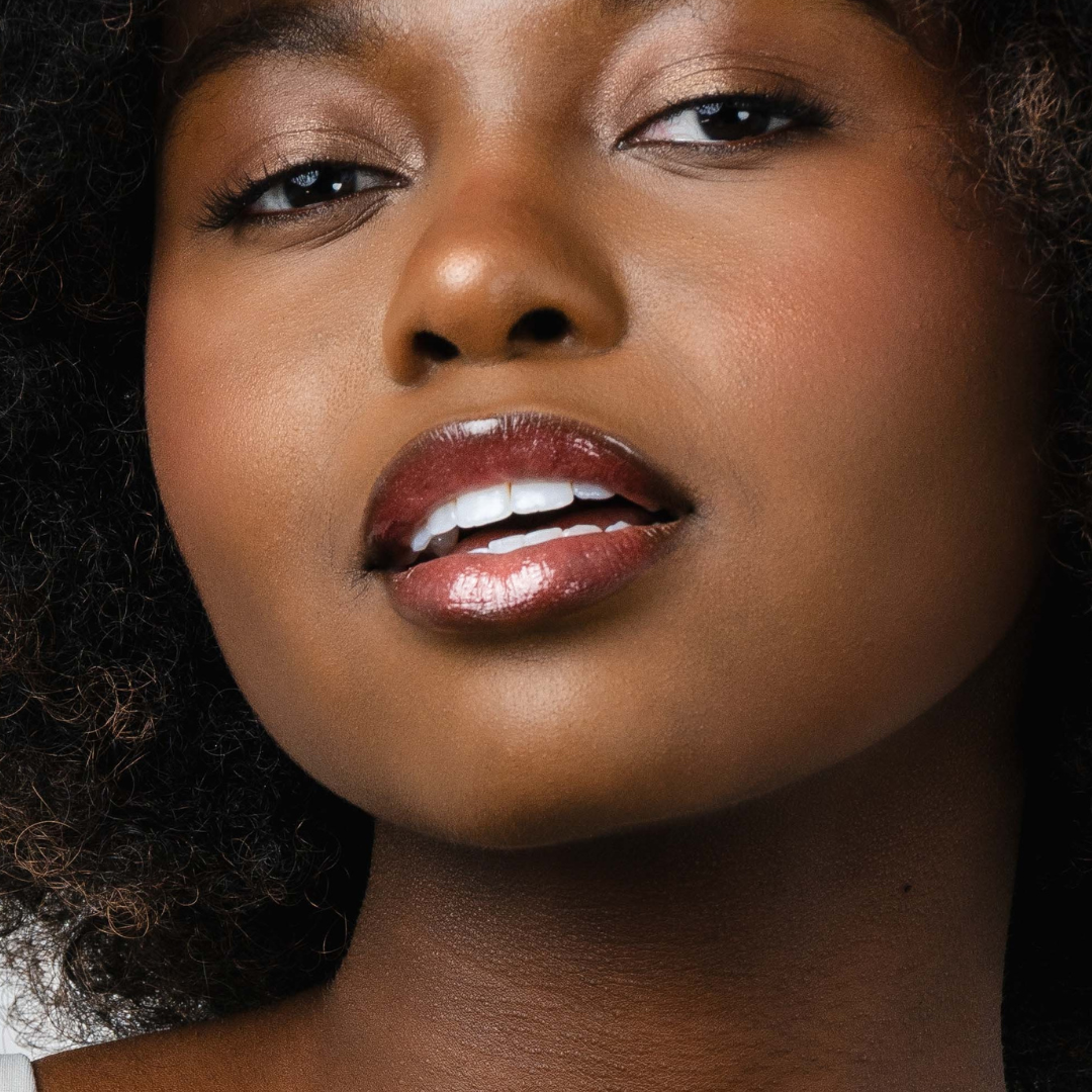 She's All That Glow Lip Oil
